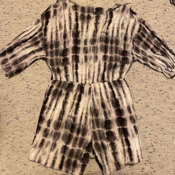 Fraiche by J Romper - Size XL - Picture 4 of 4